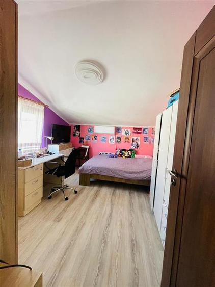 Duplex cu 5 camere cu Canalizare în Central