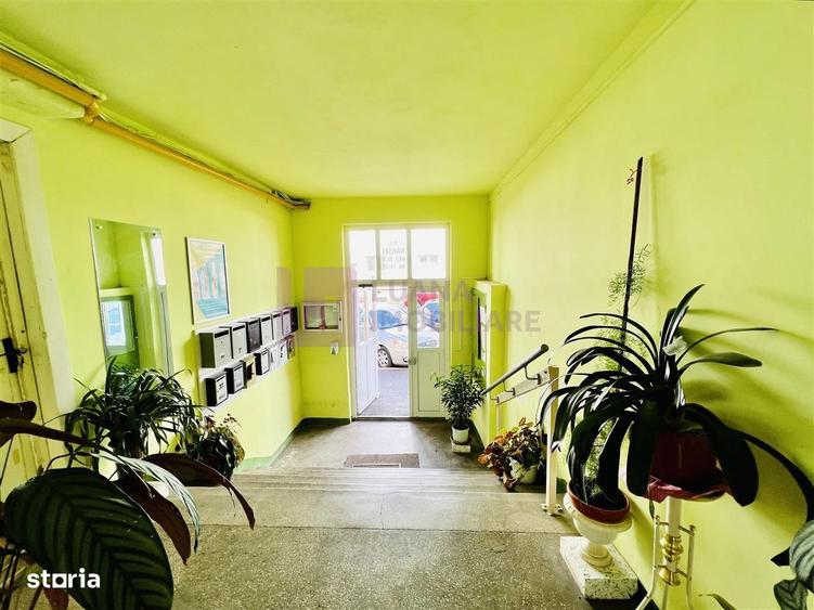 Apartament cu 3 camere decomandat, mobilat în Ștrand