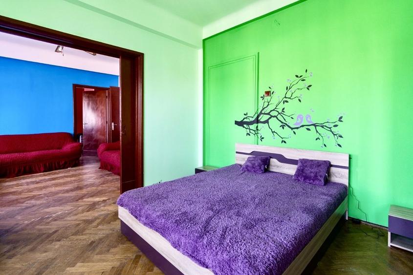 Apartament cu 3 camere semidecomandat în Splaiul Unirii