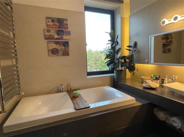 Casă individuală cu 9 camere cu Canalizare în Corbeanca