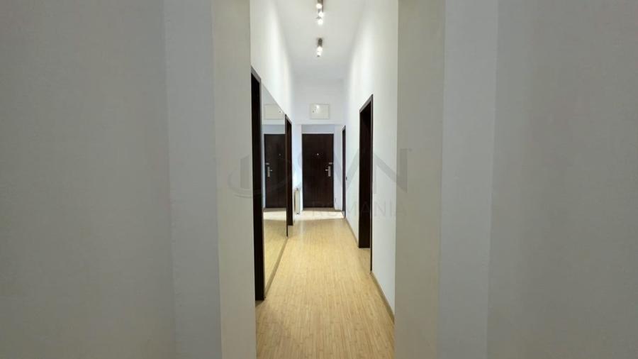 Apartament cu 3 camere semidecomandat, mobilat în Calea Victoriei