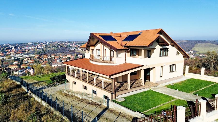 Casă individuală cu 6 camere cu Canalizare în Dealuri Oradea