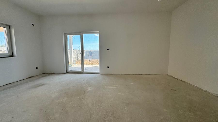 Duplex cu 5 camere cu Canalizare în Giroc