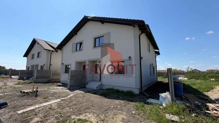 Duplex cu 4 camere cu Canalizare în Moșnița Veche