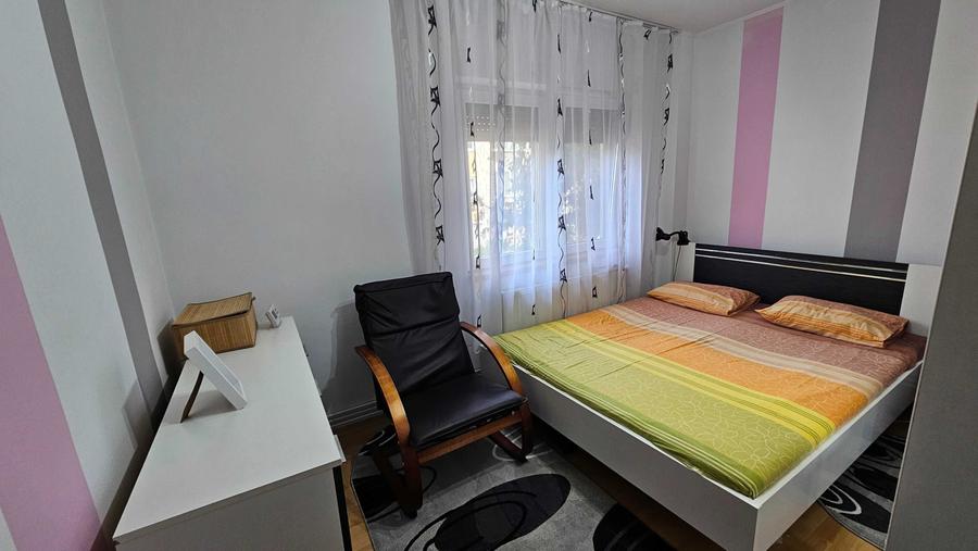 Apartament cu 3 camere semidecomandat în Aurel Vlaicu