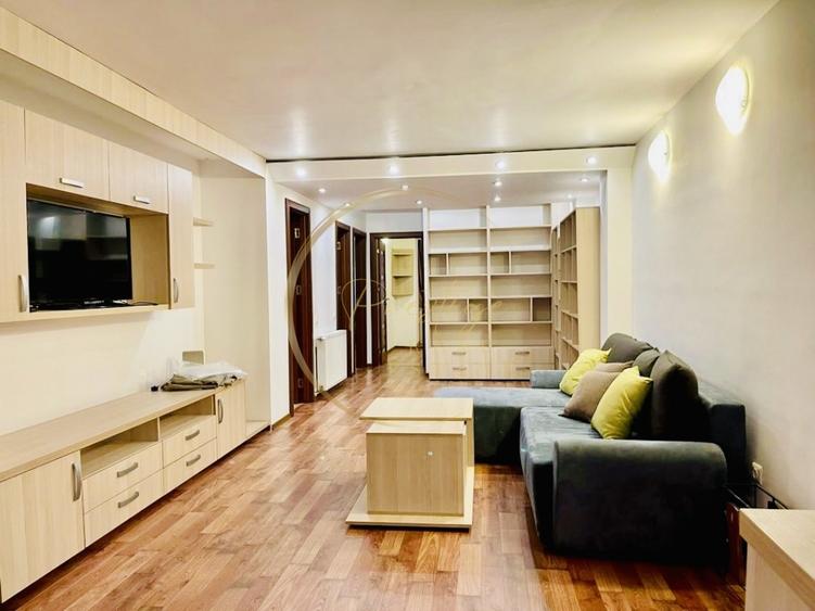 Apartament cu 4 camere semidecomandat în Central