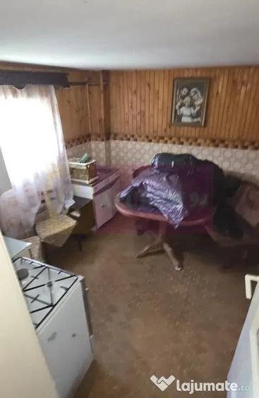 Casă cu 5 camere cu Teren 379 Mp în Central