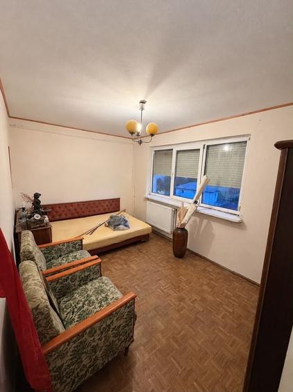 Apartament cu 3 camere semidecomandat în Central