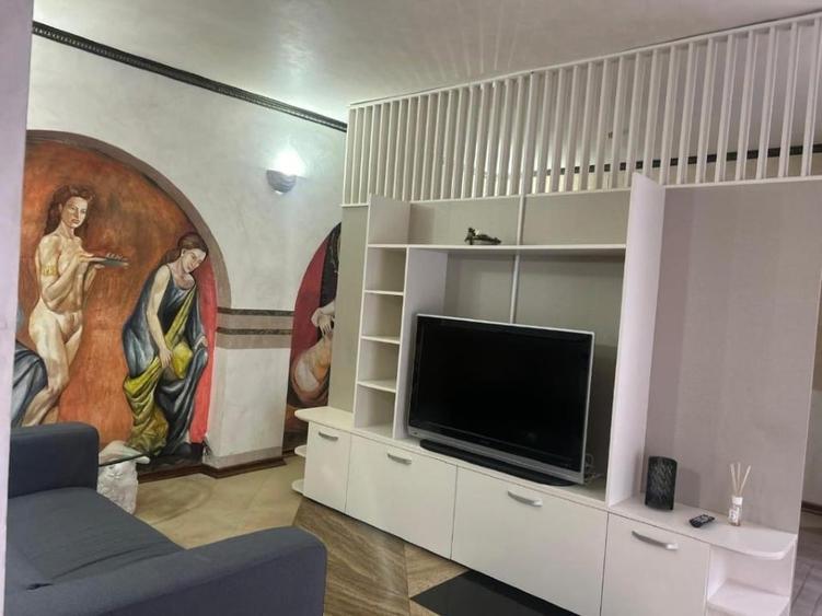 Apartament cu 2 camere semidecomandat, mobilat în Ultracentral