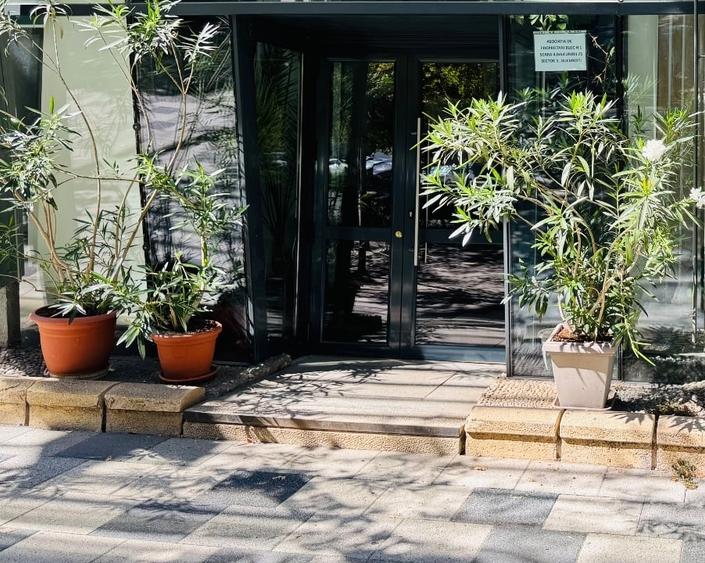 Apartament cu 3 camere decomandat, mobilat în Decebal