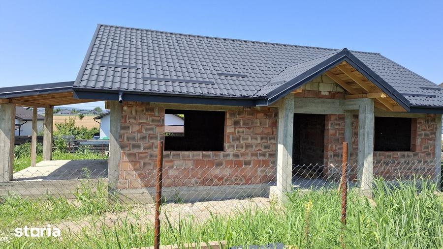 Casă cu 3 camere decomandat cu Teren 450 Mp în Miroslava
