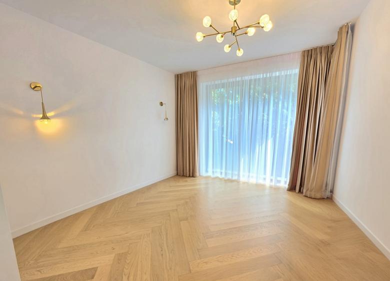 Casă cu 5 camere cu Garaj în Pipera