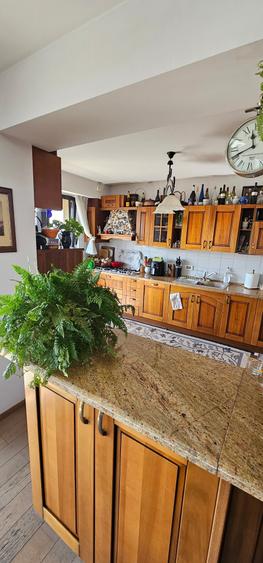 Apartament cu 4 camere decomandat în Barbu Văcărescu