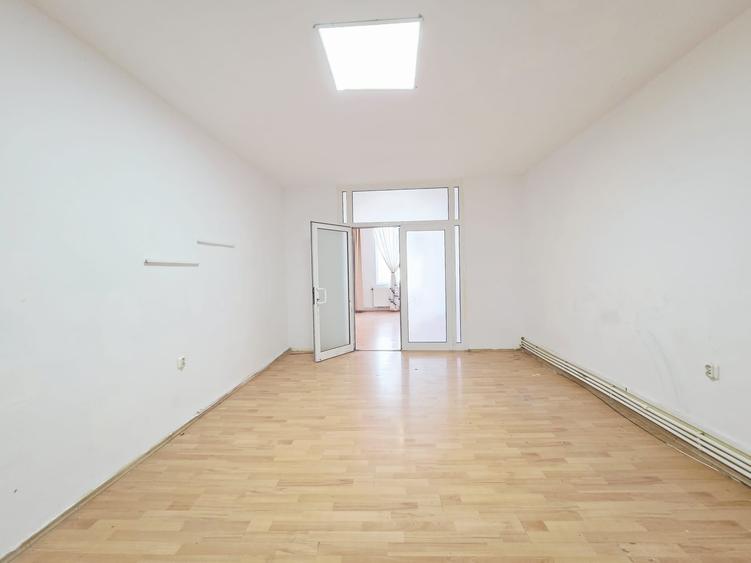 Apartament cu 4 camere decomandat în Central