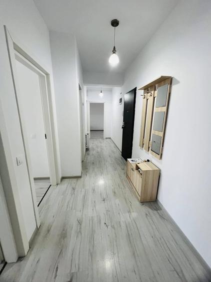 Apartament cu 3 camere semidecomandat în Drumul Taberei
