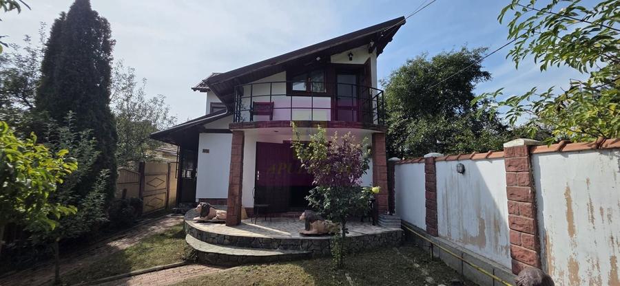 Casă individuală cu 4 camere cu Canalizare în Vest