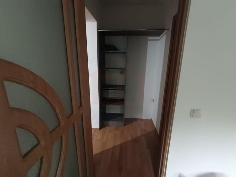 Apartament cu 3 camere semidecomandat în Micro 17