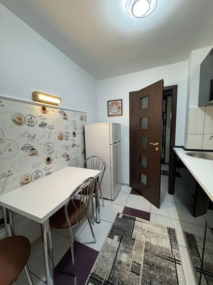 Apartament cu 2 camere semidecomandat în Micro 18