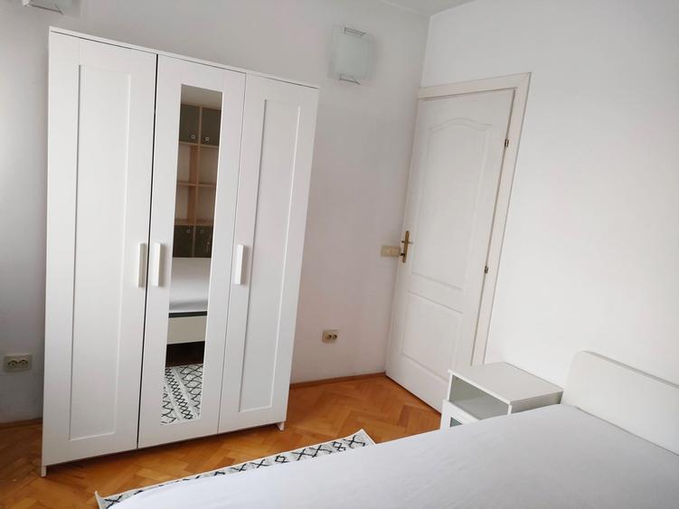 Apartament cu 3 camere semidecomandat în Națiunile Unite