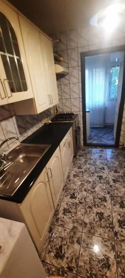 Apartament cu 3 camere decomandat în Popoveni