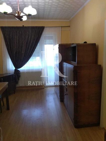 Apartament cu 2 camere semidecomandat, mobilat în Centru Civic