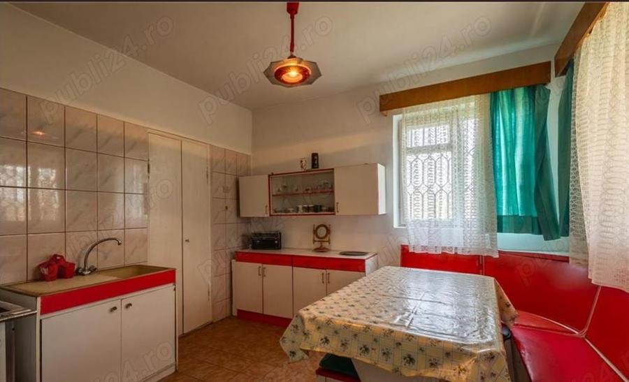 Casă cu 3 camere în Viperești
