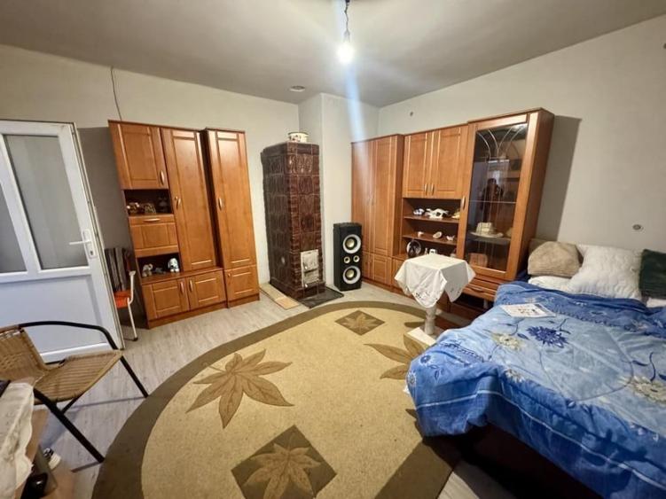 Casă cu 2 camere cu Teren 850 Mp în Uroi