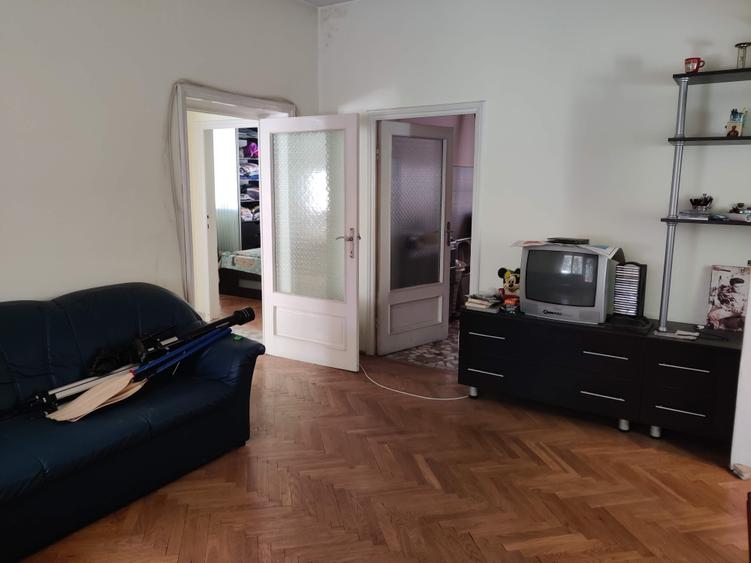 Casă individuală cu 6 camere cu Canalizare în Brâncoveanu