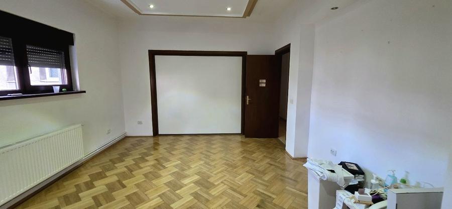 Apartament cu 4 camere decomandat, mobilat în Dacia