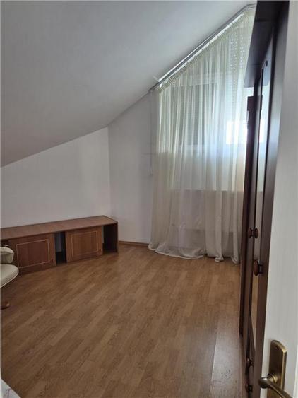 Casă individuală cu 4 camere cu Teren 400 Mp în Semicentral