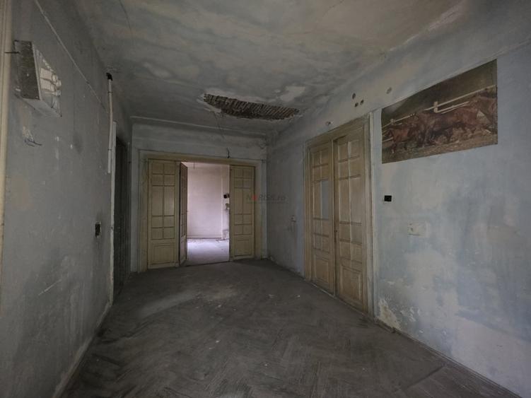 Casă individuală cu 11 camere cu Canalizare în Ferdinand
