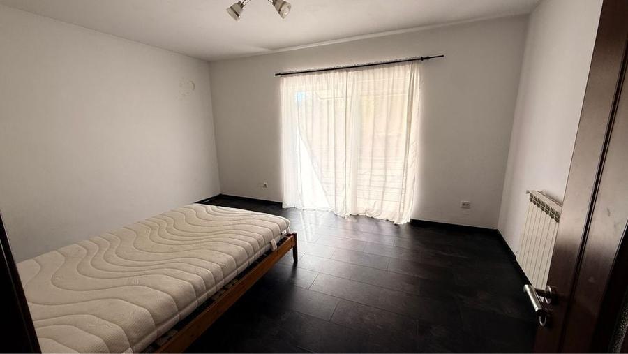 Apartament cu 3 camere în Central — fotografia 3