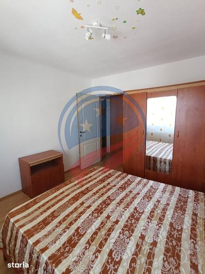 Apartament cu 2 camere semidecomandat în Craiovița Nouă