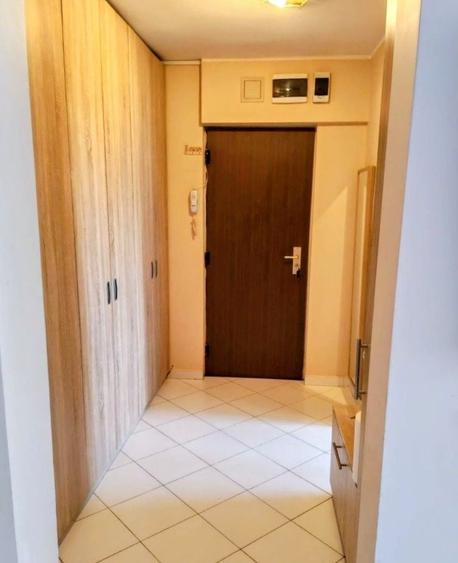 Apartament cu 3 camere semidecomandat, mobilat în Colentina