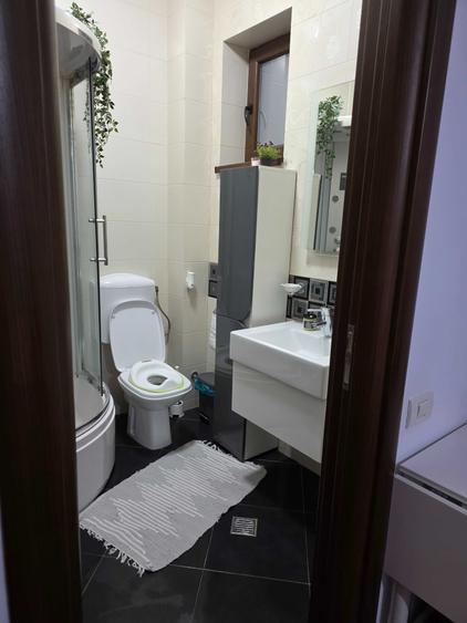 Apartament cu 3 camere semidecomandat în Bucureștii Noi