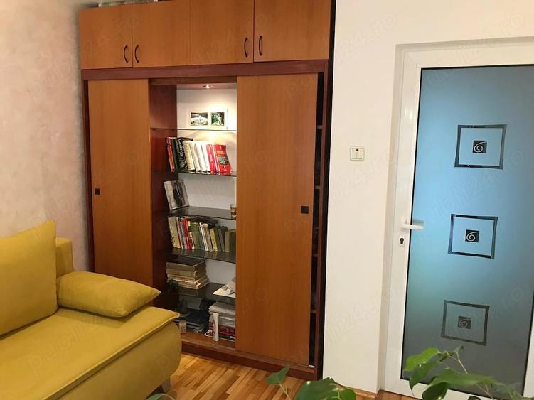 Apartament cu 3 camere decomandat în Aradului