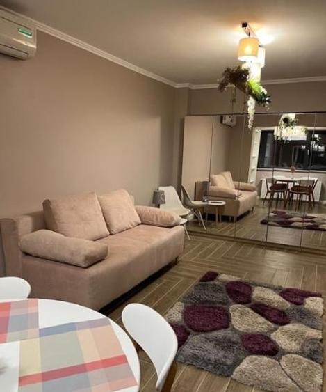 Apartament cu 2 camere decomandat în Casa de Cultură