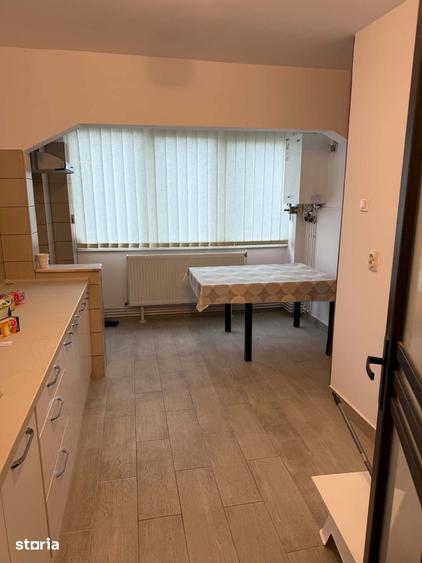 Apartament cu 2 camere decomandat în Tractorul
