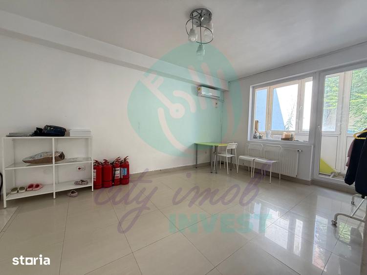 Casă cu 8 camere cu Teren 300 Mp în Moșilor