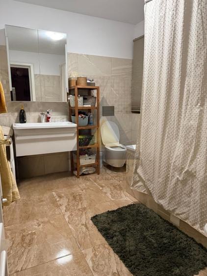 Duplex cu 7 camere cu Canalizare în Iancu Nicolae