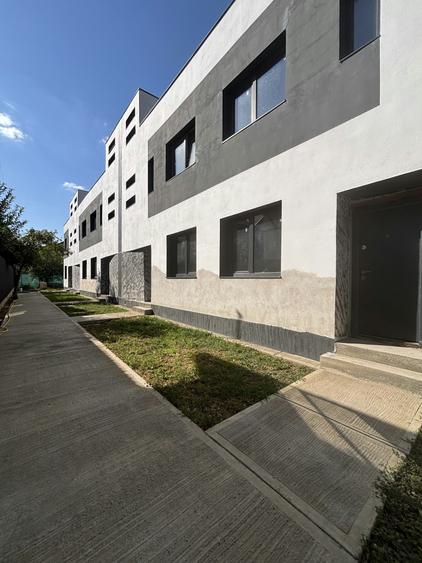 Duplex cu 3 camere cu Canalizare în Industriilor
