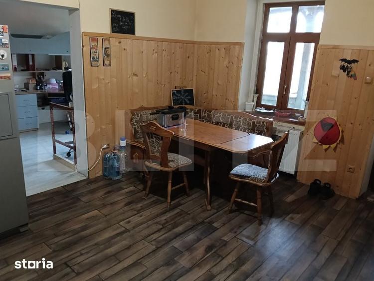 Casă cu 10 camere cu Teren 580 Mp în Central