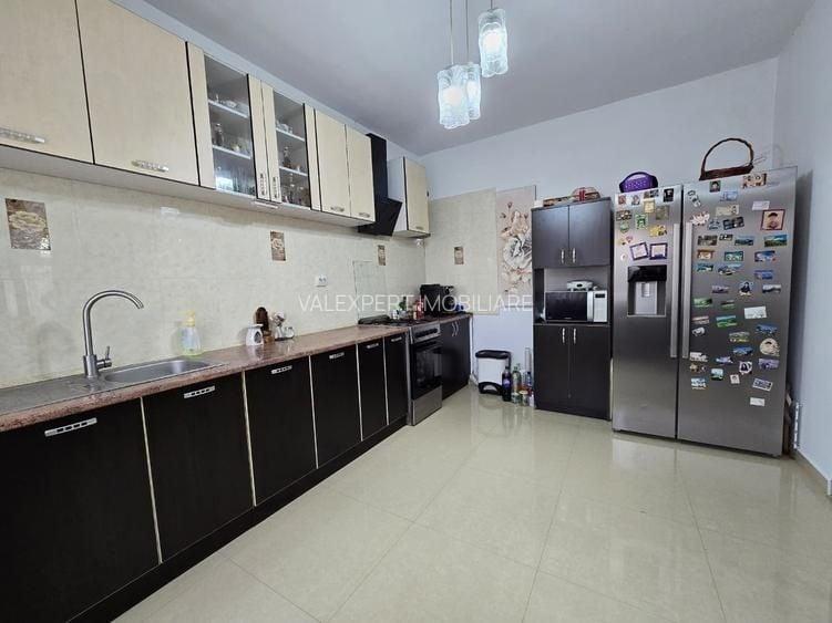 Casă cu 4 camere în Cățelu