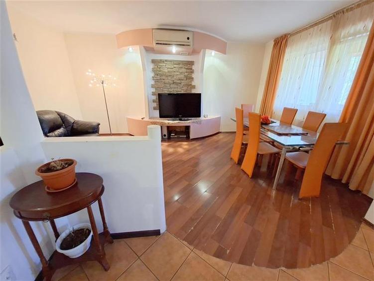 Apartament cu 3 camere decomandat în 9 Mai