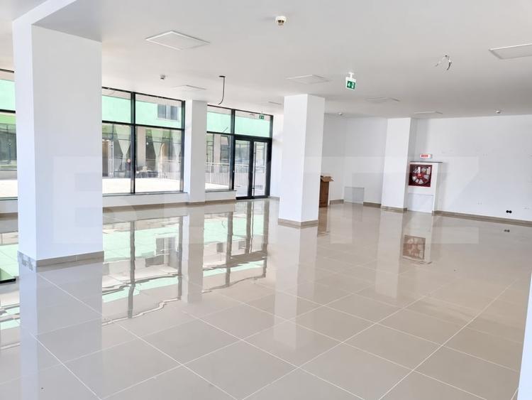 Spațiu comercial, de 200 mp, în Calea Moldovei