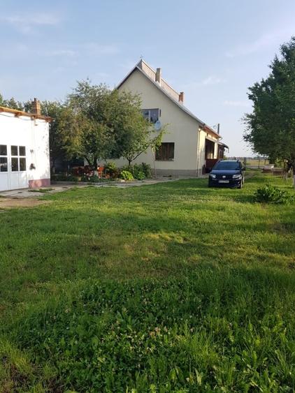 Casă cu 7 camere cu Teren 1450 Mp în Stupini