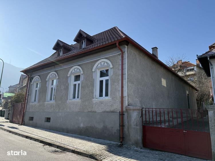 Casă cu 4 camere cu Teren 600 Mp în Central