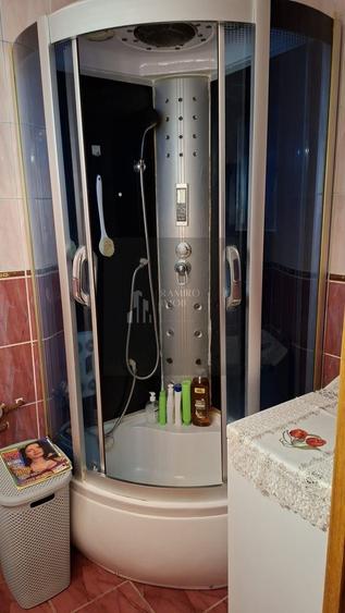 Apartament cu 4 camere decomandat, mobilat în Titan