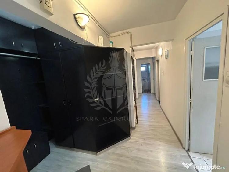 Apartament cu 4 camere decomandat în Malu Roșu
