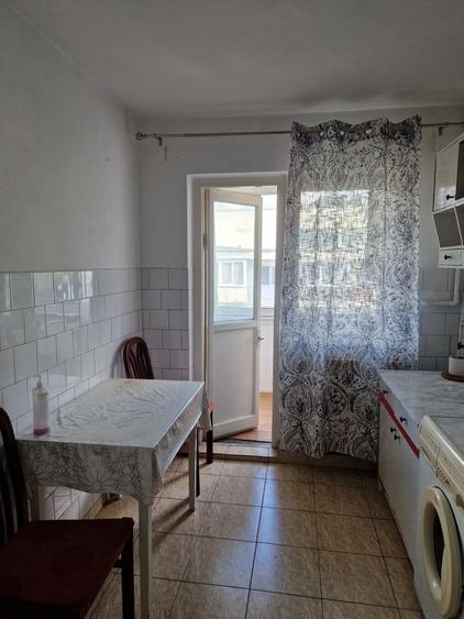 Apartament cu 3 camere decomandat în 7 Noiembrie